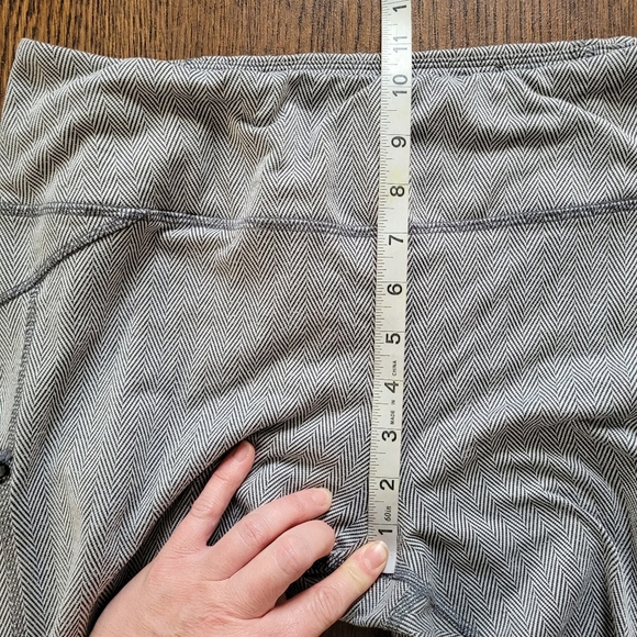 Z by Zobha Gray Chevron Printed Leggings with Zipper Pockets Size Women's 16-18 - Picture 10 of 14